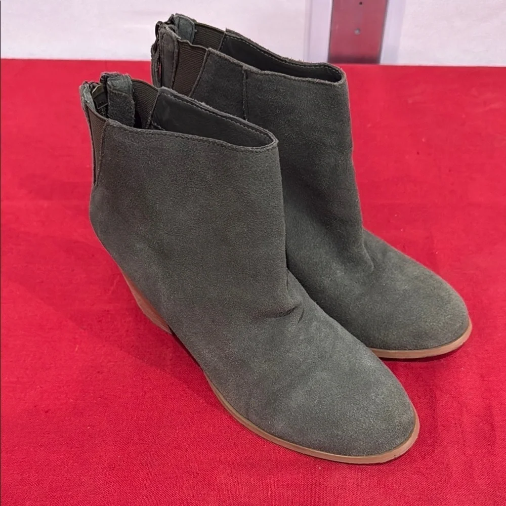 Urban Outfitters Green Ankle Booties Suede